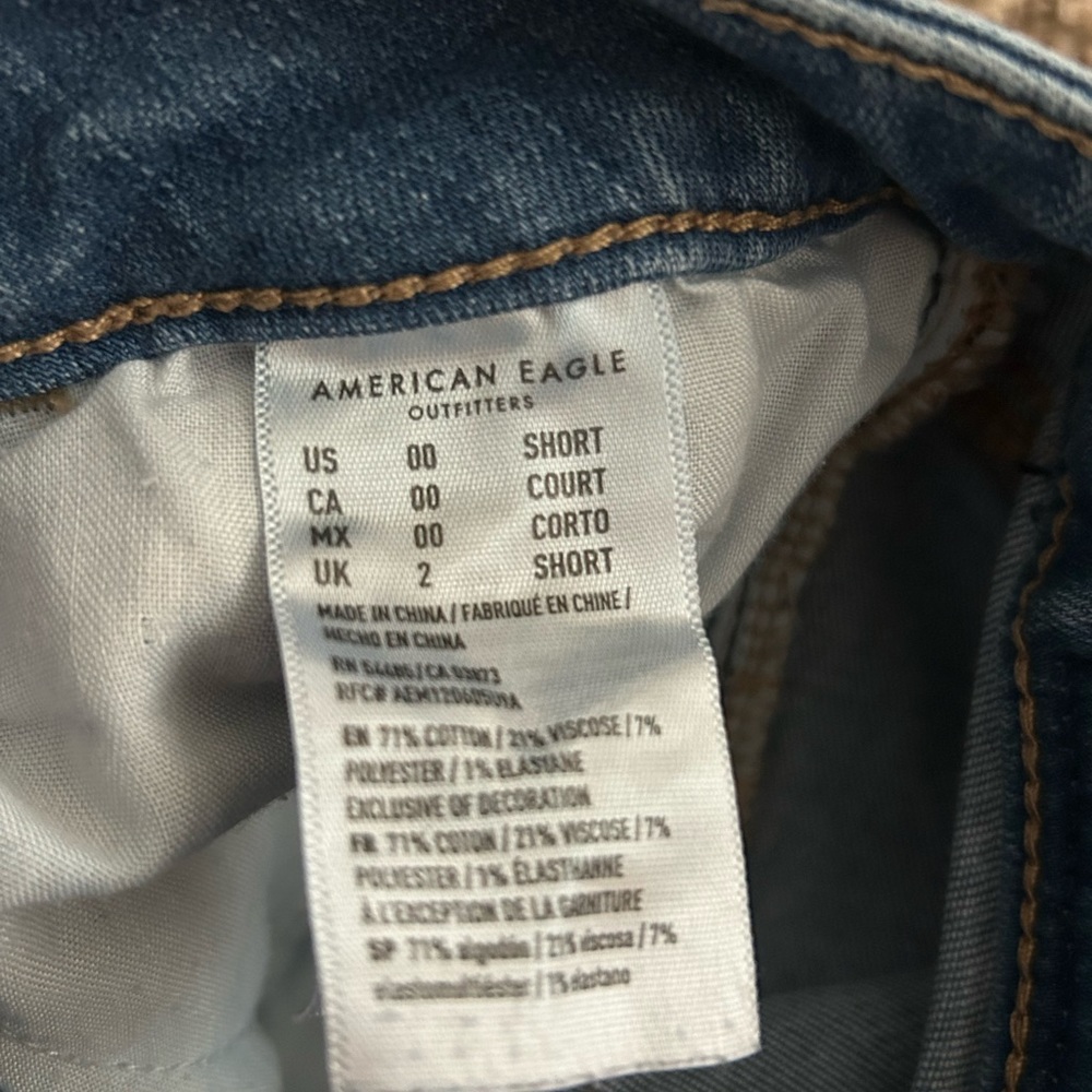 American Eagle Ripped Jeans - Picture 3 of 5